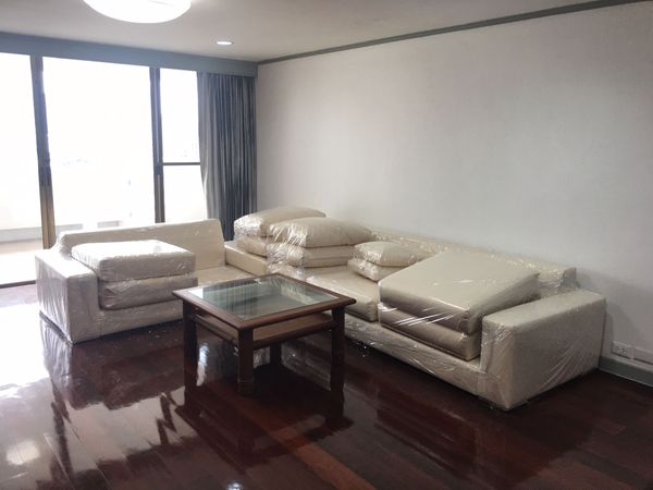 รูปภาพ 3 bed Condo in Tongtip Mansion Khlong Tan Nuea Sub District C012193