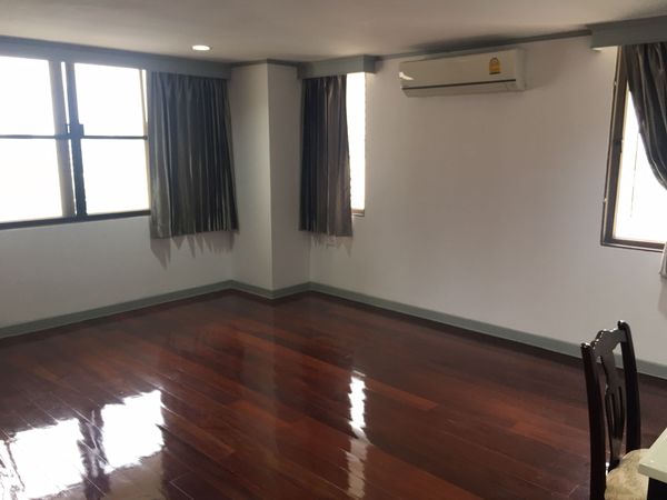 รูปภาพ 3 bed Condo in Tongtip Mansion Khlong Tan Nuea Sub District C012193