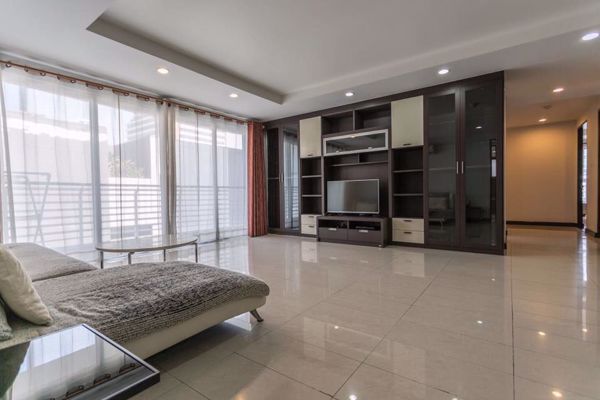 Picture of 3 bed Condo in Avenue 61 Khlong Tan Nuea Sub District C10025