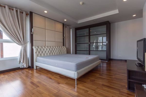 Picture of 3 bed Condo in Avenue 61 Khlong Tan Nuea Sub District C10025