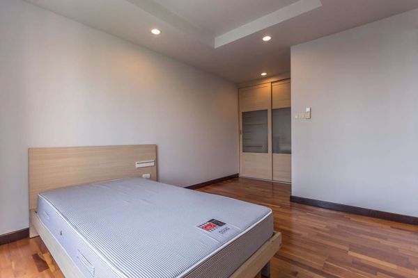 Picture of 3 bed Condo in Avenue 61 Khlong Tan Nuea Sub District C10025