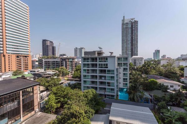 Picture of 3 bed Condo in Avenue 61 Khlong Tan Nuea Sub District C10025