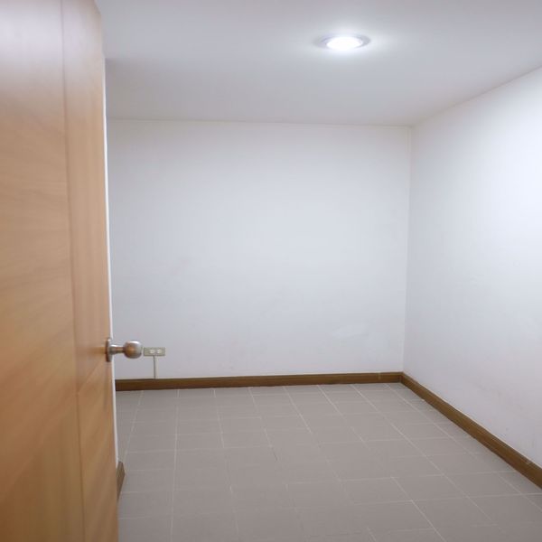 Picture of 3 bed Condo in The Peony Chong Nonsi Sub District C012340