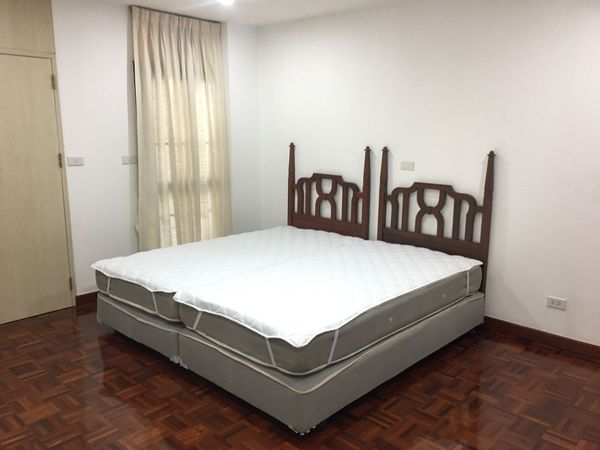 รูปภาพ 3 bed Condo in Tubtim Mansion Khlong Tan Nuea Sub District C012380