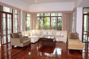 Picture of 4 bed House in Baan Sansiri Sukhumvit 67  Phrakhanongnuea Sub District H012597