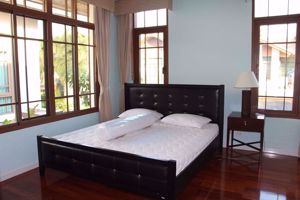 Picture of 4 bed House in Baan Sansiri Sukhumvit 67  Phrakhanongnuea Sub District H012597