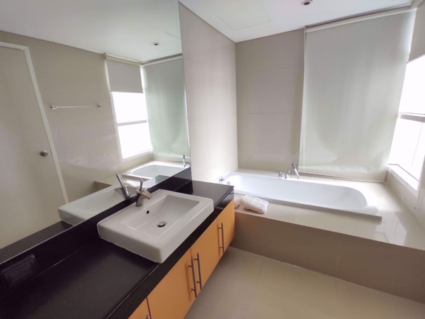 Picture of 3 bed Condo in Fullerton Sukhumvit Khlongtoei Sub District C005239