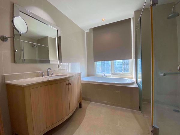 Picture of 2 bed Condo in The Empire Place Yan Nawa Sub District C012670