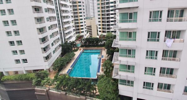 Picture of 1 bed Condo in The Lumpini 24 Khlongtan Sub District C012678