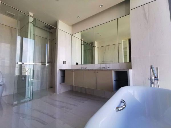 รูปภาพ 3 bed Condo in Kraam Sukhumvit 26 Khlongtan Sub District C012725