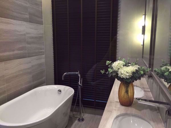 รูปภาพ 2 bed Condo in The Diplomat Sathorn Silom Sub District C012742