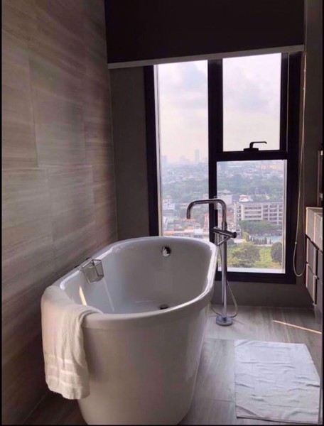 รูปภาพ 2 bed Condo in The Diplomat Sathorn Silom Sub District C012754