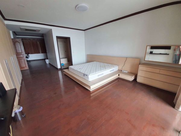 Picture of 4 bed Condo in Royal Castle Pattanakarn Suanluang Sub District C012807