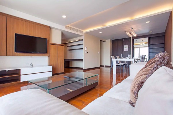 Picture of 2 bed Condo in Richmond Hills Residence Khlong Tan Nuea Sub District C012917