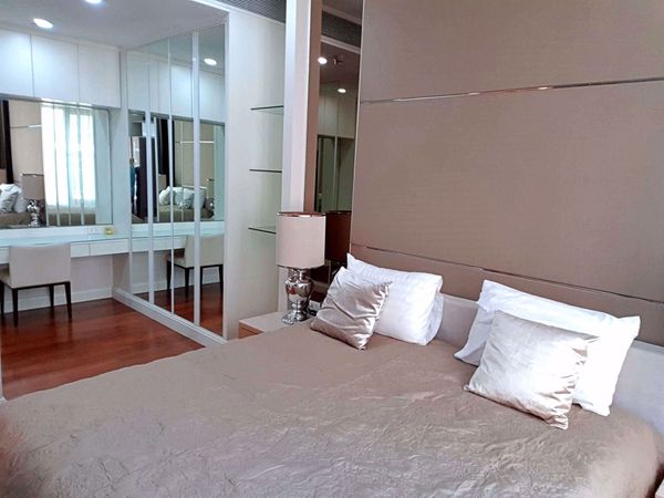 รูปภาพ 2 bed Condo in Q Langsuan Lumphini Sub District C013085