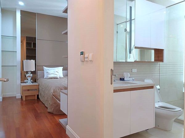 รูปภาพ 2 bed Condo in Q Langsuan Lumphini Sub District C013085