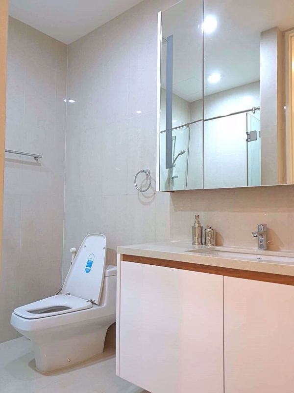 รูปภาพ 2 bed Condo in Q Langsuan Lumphini Sub District C013085