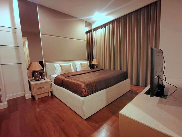 รูปภาพ 2 bed Condo in Q Langsuan Lumphini Sub District C013073