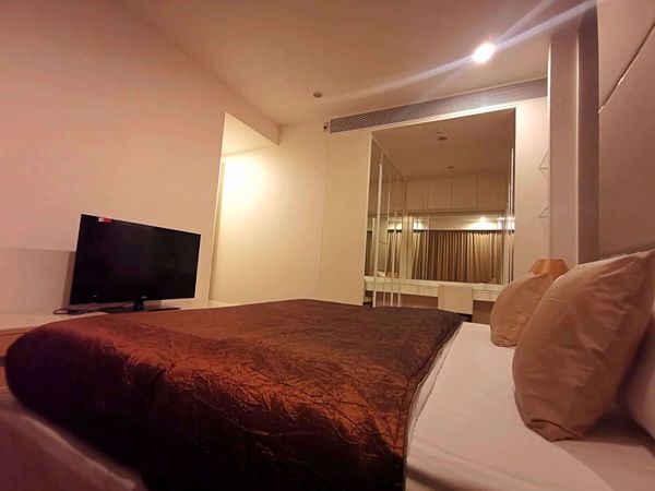 รูปภาพ 2 bed Condo in Q Langsuan Lumphini Sub District C013073