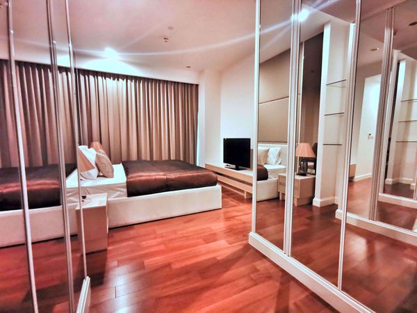 รูปภาพ 2 bed Condo in Q Langsuan Lumphini Sub District C013073