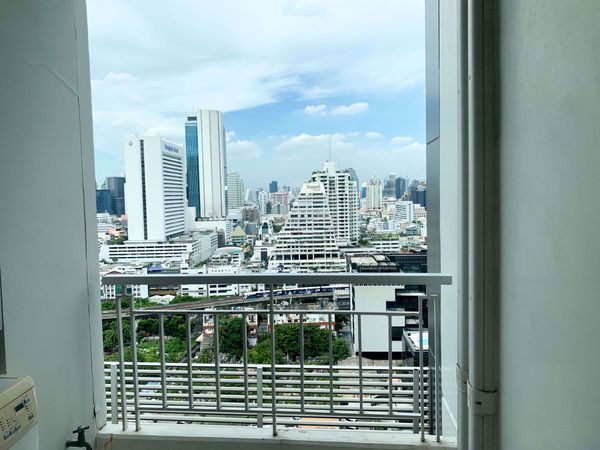 รูปภาพ 1 bed Condo in Ivy Sathorn 10 Silom Sub District C013375