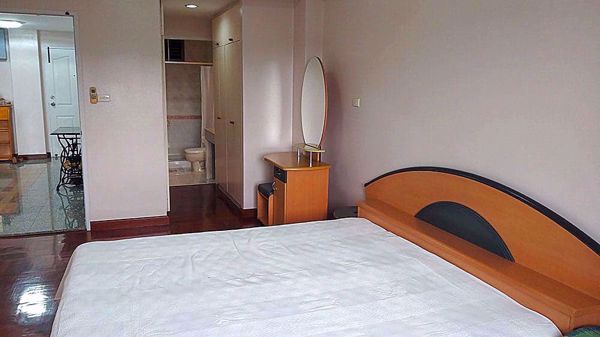 รูปภาพ 2 ห้องนอน Condo ในโครงการ Areesamphan Park Samsennai Sub District C013467