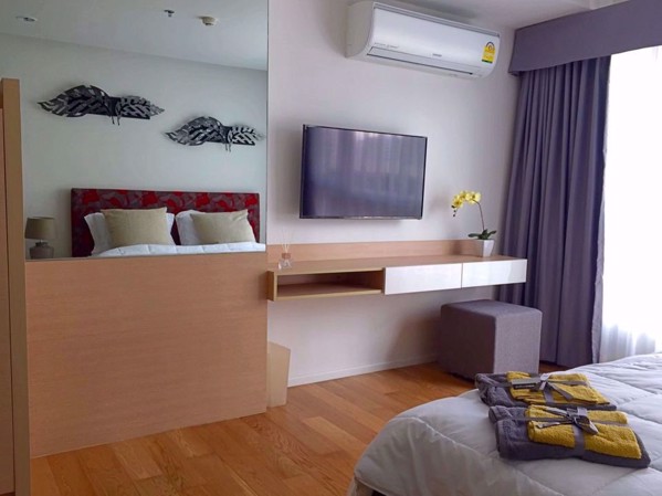 รูปภาพ Studio ห้องนอน Condo ในโครงการ 15 Sukhumvit Residences Khlongtoeinuea Sub District C013510