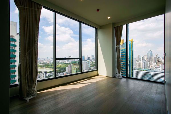 Picture of 3 bed Condo in Celes Asoke Khlong Toei Nuea Sub District C013529