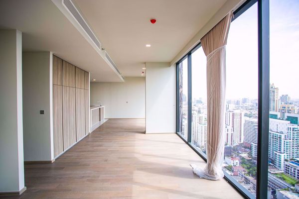 Picture of 3 bed Condo in Celes Asoke Khlong Toei Nuea Sub District C013529