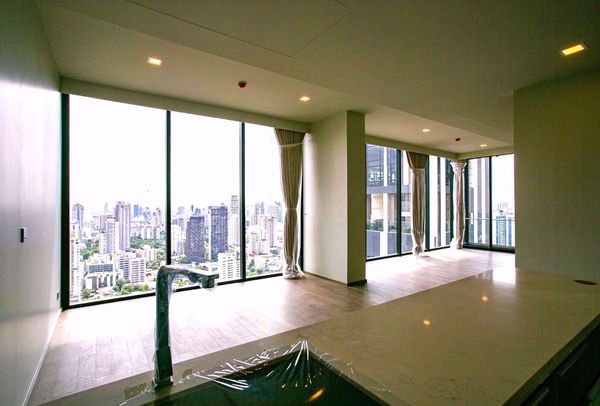 Picture of 3 bed Condo in Celes Asoke Khlong Toei Nuea Sub District C013529