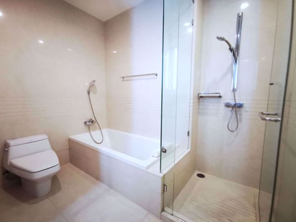 Picture of 2 bed Condo in Q Langsuan Lumphini Sub District C013569