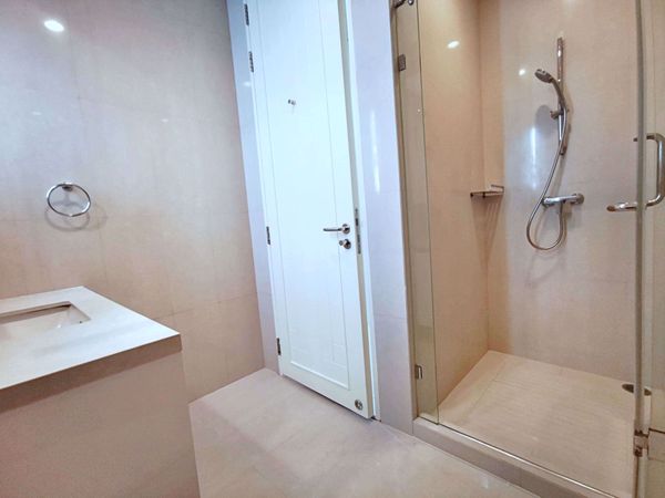 Picture of 2 bed Condo in Q Langsuan Lumphini Sub District C013569