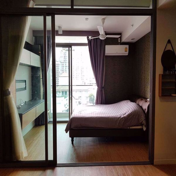 Picture of 1 bed Condo in Siamese Surawong Si Phraya Sub District C013589