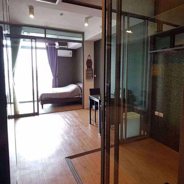 Picture of 1 bed Condo in Siamese Surawong Si Phraya Sub District C013589