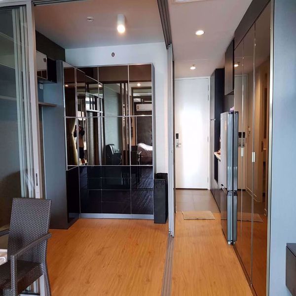 Picture of 1 bed Condo in Siamese Surawong Si Phraya Sub District C013589