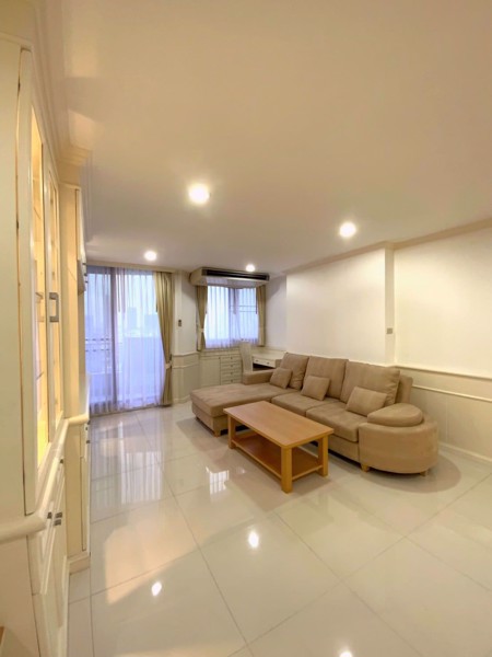 Picture of 2 bed Condo in Supalai Place Condominium Khlong Tan Nuea Sub District C013599