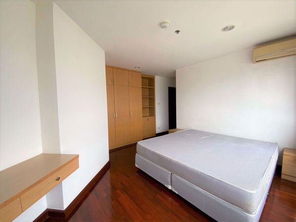 Picture of 3 bed Condo in River Heaven Wat Phraya Krai Sub District C013609