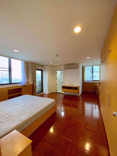 Picture of 2 bed Condo in Supalai Place Condominium Khlong Tan Nuea Sub District C013636