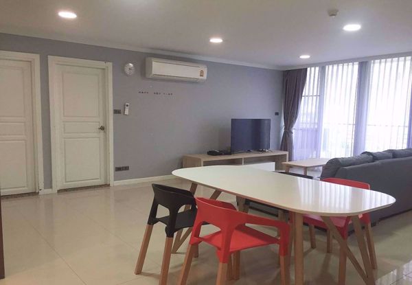 Picture of 2 bed Condo in Supalai Place Condominium Khlong Tan Nuea Sub District C013728