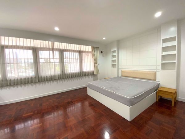 Picture of 4 bed Condo in TPJ Condominium Khlong Tan Nuea Sub District C013742