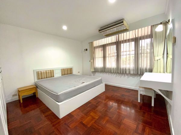 Picture of 4 bed Condo in TPJ Condominium Khlong Tan Nuea Sub District C013742