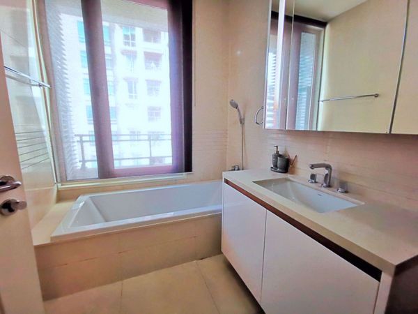 Picture of 2 bed Condo in Q Langsuan Lumphini Sub District C013745