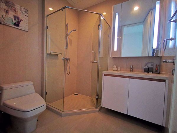 Picture of 2 bed Condo in Q Langsuan Lumphini Sub District C013745