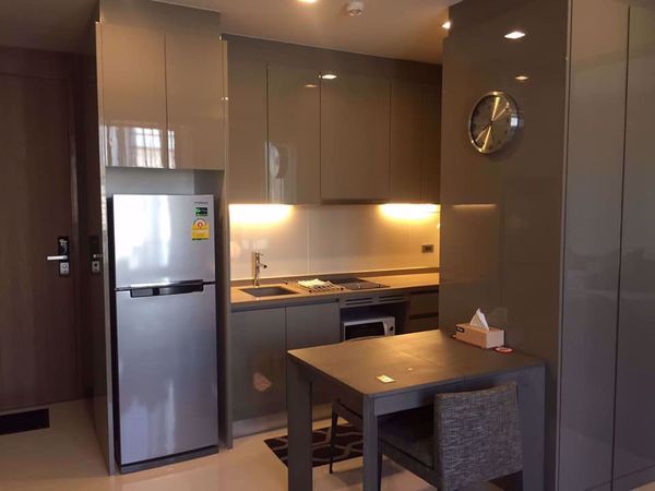 Picture of 1 bed Condo in M Silom Suriyawong Sub District C013752