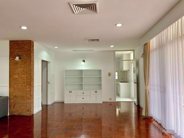 Picture of 4 bed Condo in TPJ Condominium Khlong Tan Nuea Sub District C013763