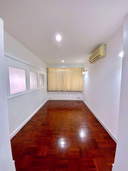 Picture of 4 bed Condo in TPJ Condominium Khlong Tan Nuea Sub District C013763