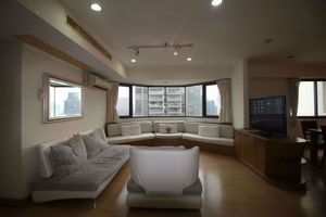 Picture of 2 bed Condo in Baan Suanpetch Khlong Toei Nuea Sub District C013865