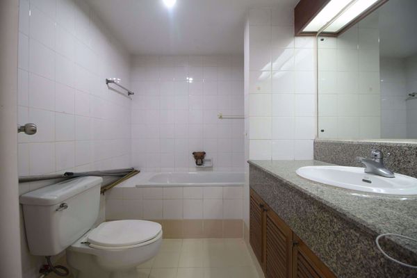 รูปภาพ 2 ห้องนอน Condo ในโครงการ Baan Suanpetch Khlongtoeinuea Sub District C013865