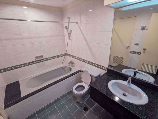 รูปภาพ 2 ห้องนอน Condo ในโครงการ Sawang Apartment Sathon District C013964