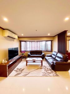 Picture of 3 bed Condo in Baan Suanpetch Khlong Toei Nuea Sub District C013983